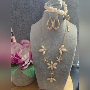 Pappagallo Cream Floral Jewelry Set